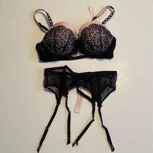 NWT Victoria's Secret Dream Angels Sexy Lace Bra and Dream Angels Lace Garter